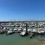 L'archipel De *