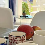 L'archipel De *