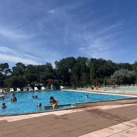 L'archipel De *